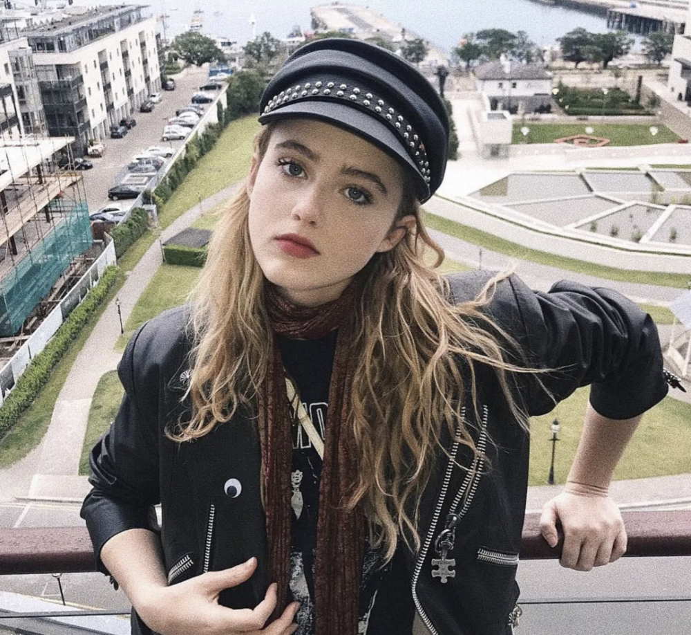 典型的美国甜心,金发碧眼红唇,不少网友认为她与德普前妻艾梅柏