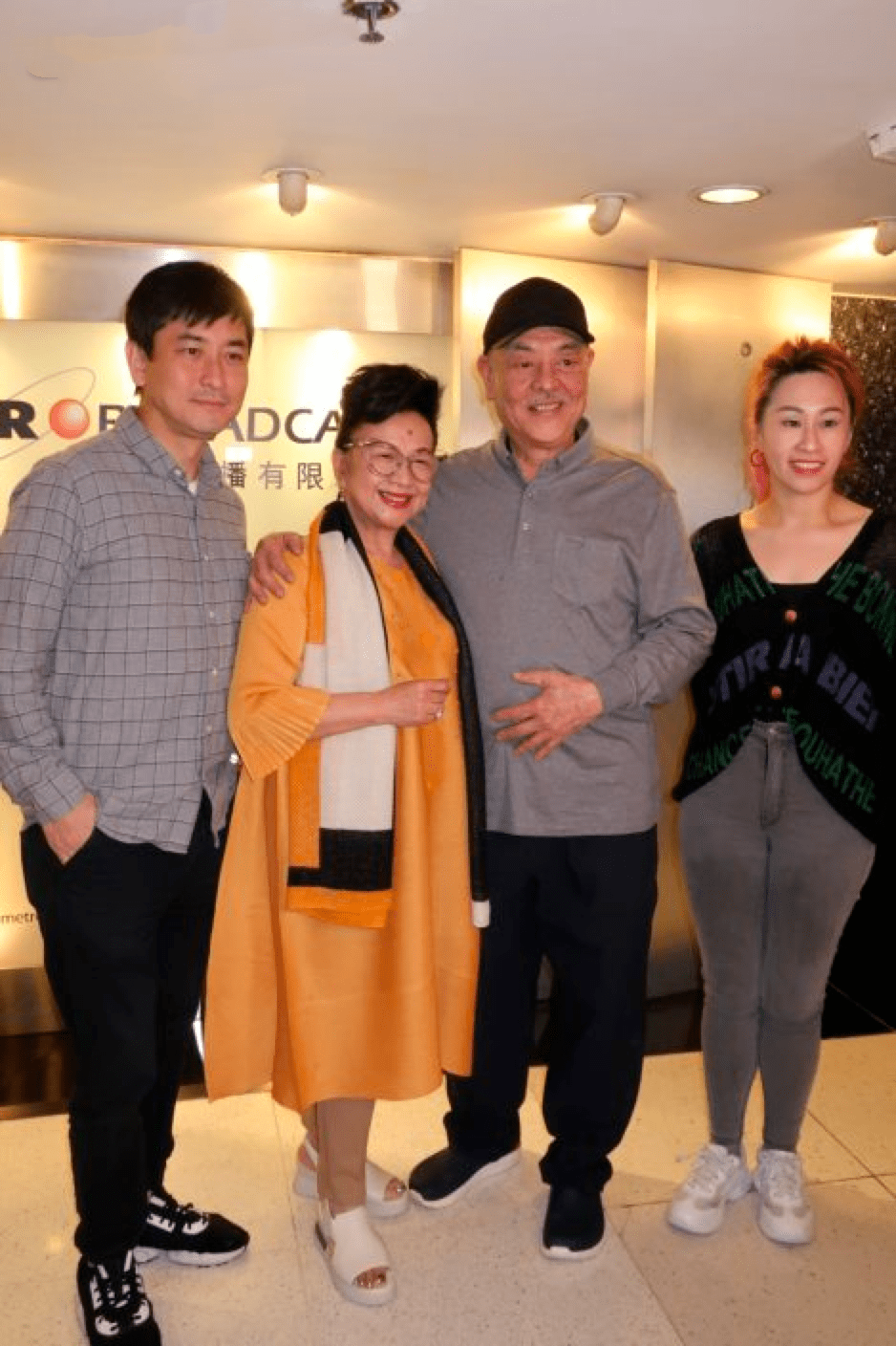 在接受采访的时候,梁国良透露出自己如今病情比较稳定,但身体比较虚弱