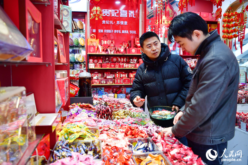 江西南昌迎春节备年货