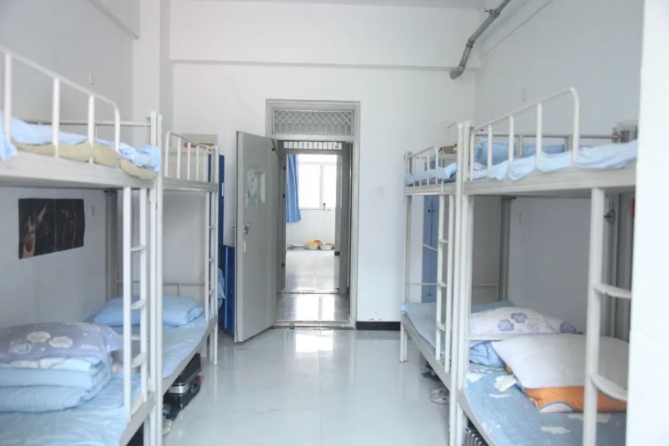 报名地点:鹤壁市鹤高中学招生处.学校