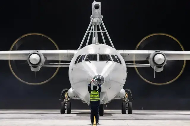多机型跨昼夜飞行看海军航空兵巡猎海天