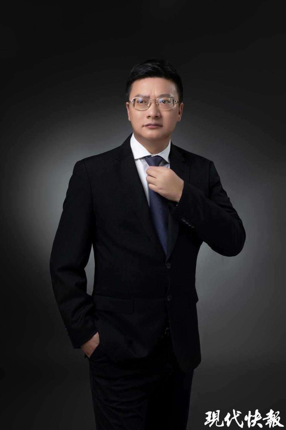 快写人物周兆成热搜上的律师