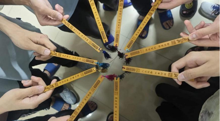 郑州高新区实验中学:生活导师李晓娜 仁爱之心传温暖_腾讯新闻