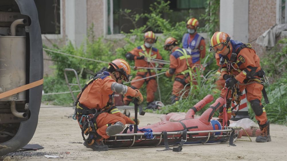 深圳消防舉行地震建築坍塌救援實戰拉動演練