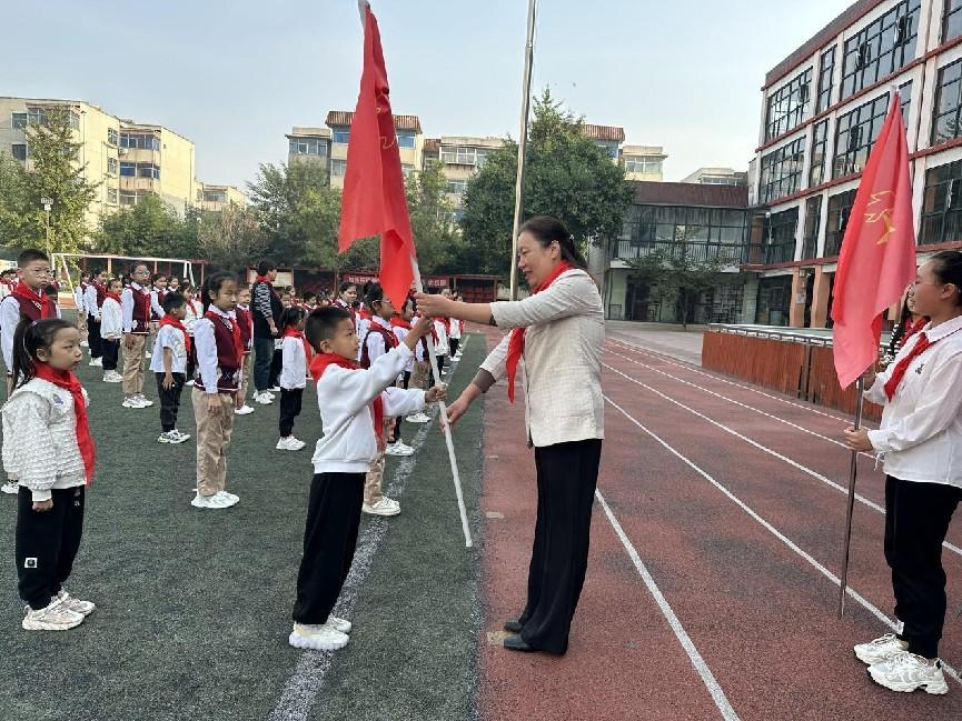 上街区铝城小学图片