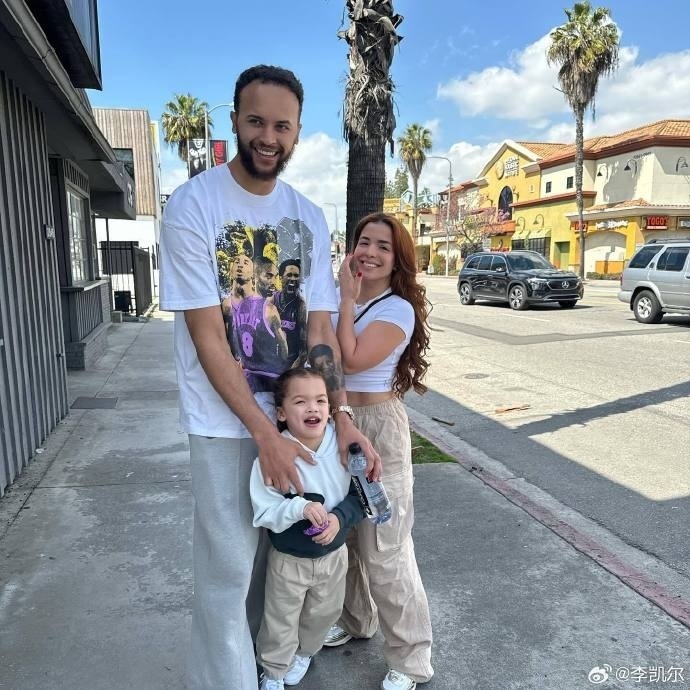 优质男人李凯尔晒照家庭永远是第一位