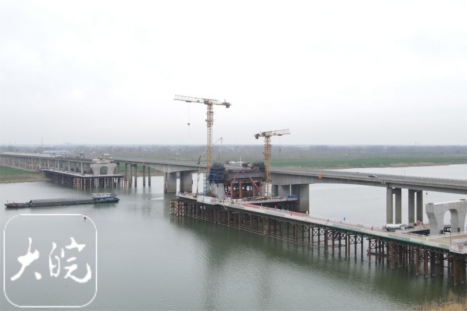 g36宁洛高速改扩建新进展:淮河特大桥主塔下横梁浇筑完成