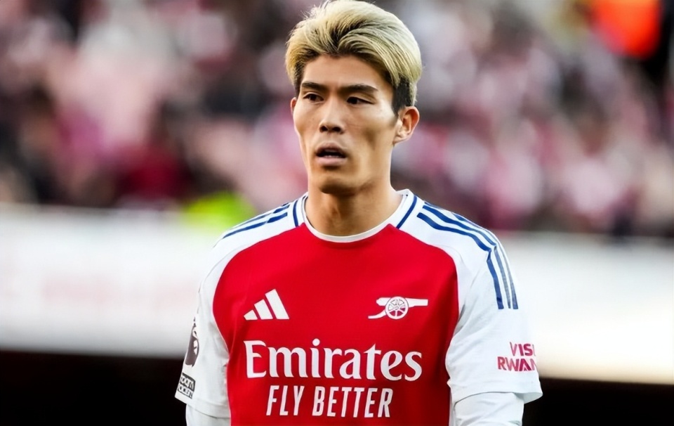伤了也吃香！26岁日本国脚因伤惨遭枪手解约，却引得两大豪强争抢