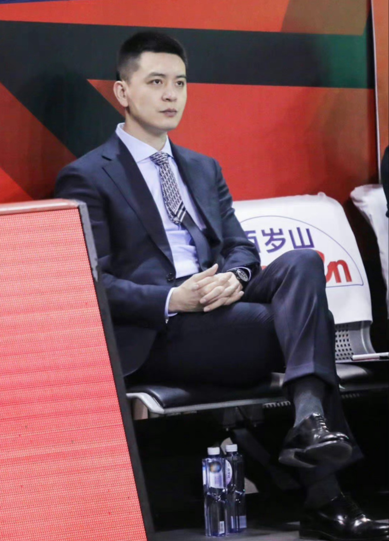 三冠主帅杨鸣回归辽篮救火,春节后正式接手辽宁教鞭