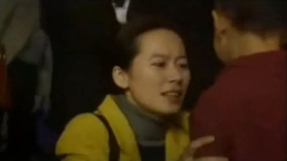 其实和《渴望》第五集罗冈丢掉了刘小芳,又被刘慧芳捡回来的情节异曲