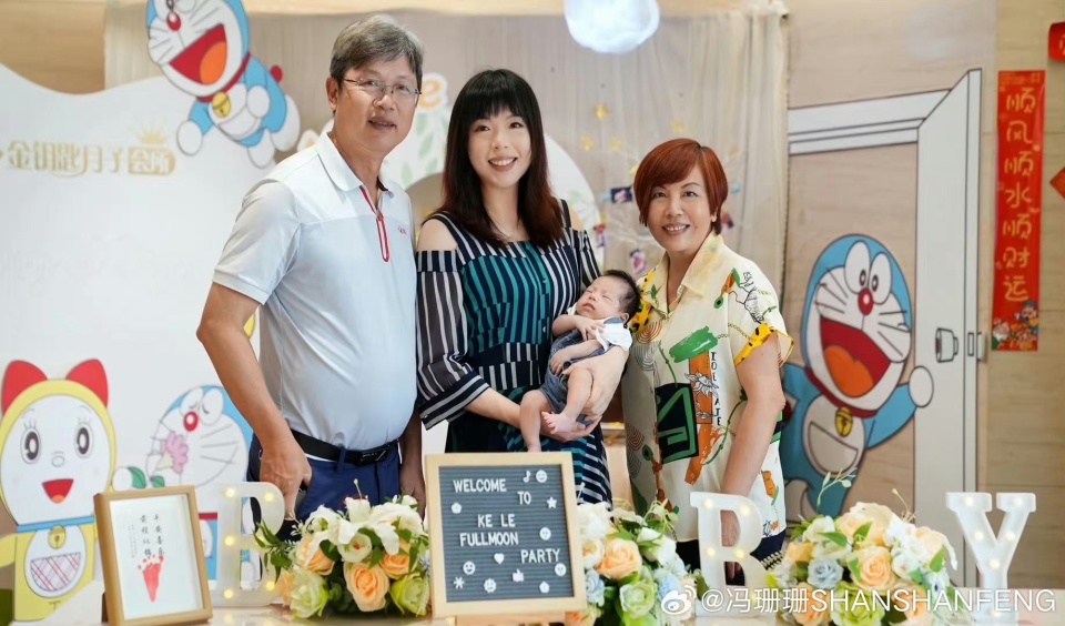 前女子高尔夫世界第一冯珊珊宣布喜讯!宝宝已经满月!