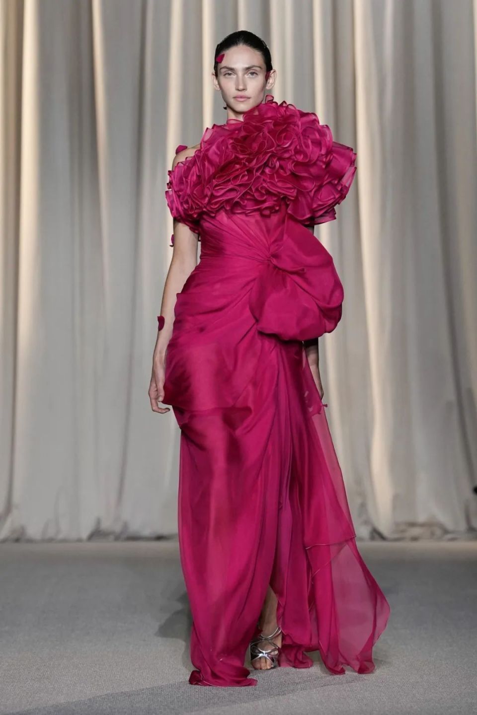 内娱友好,女明星(粉丝)优选,花卉植物高定礼服 | giambattista valli