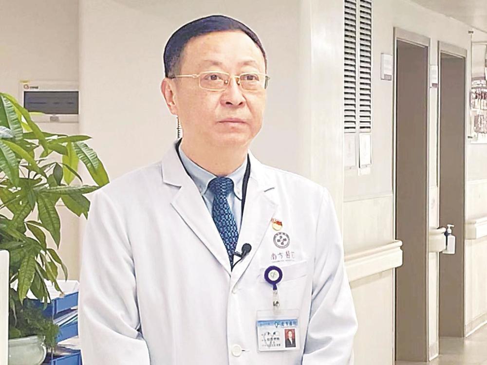 "近日被评为"广东好人"的南方医科大学南方医院创伤骨科主任余斌表示.