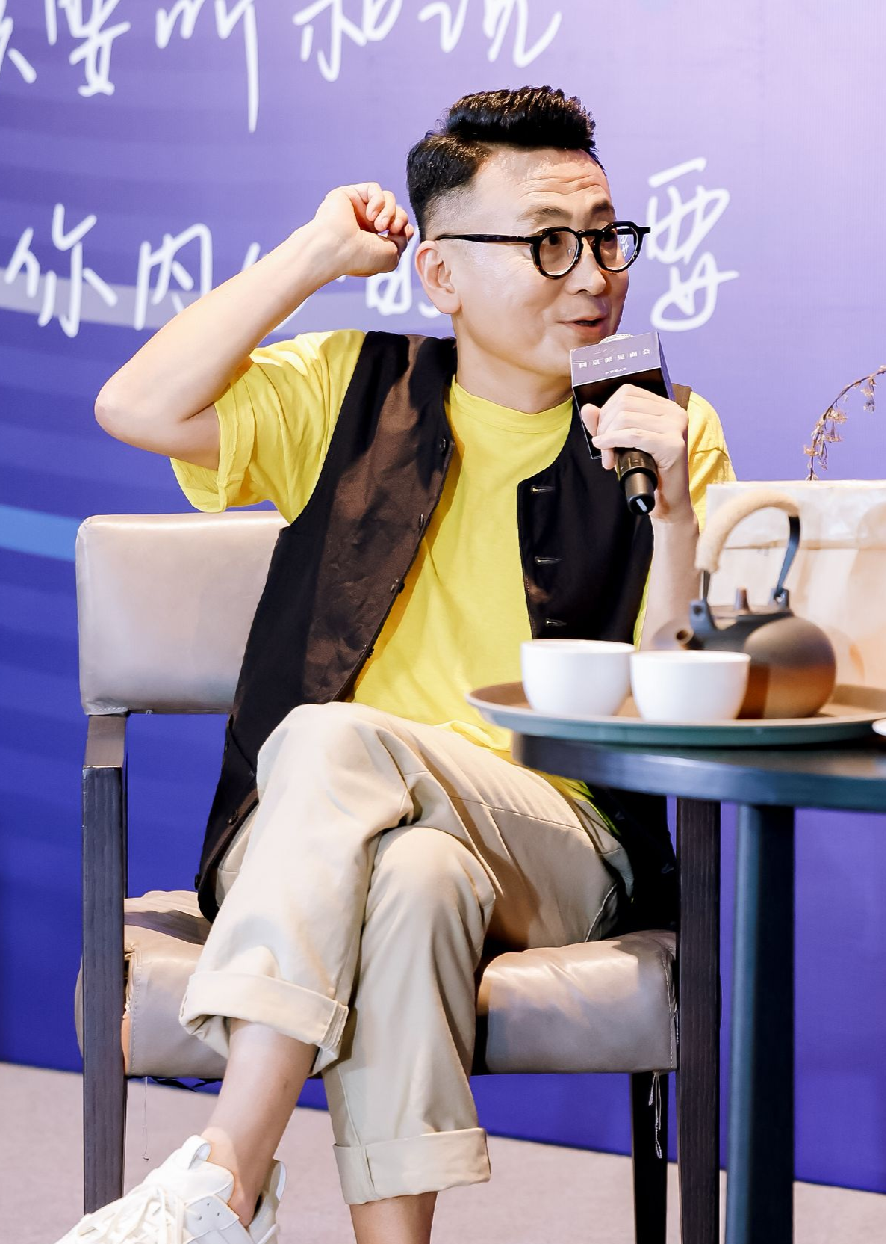 《圆桌派7》线下见面会在深圳举行,窦文涛现场分享"聊天的力量"