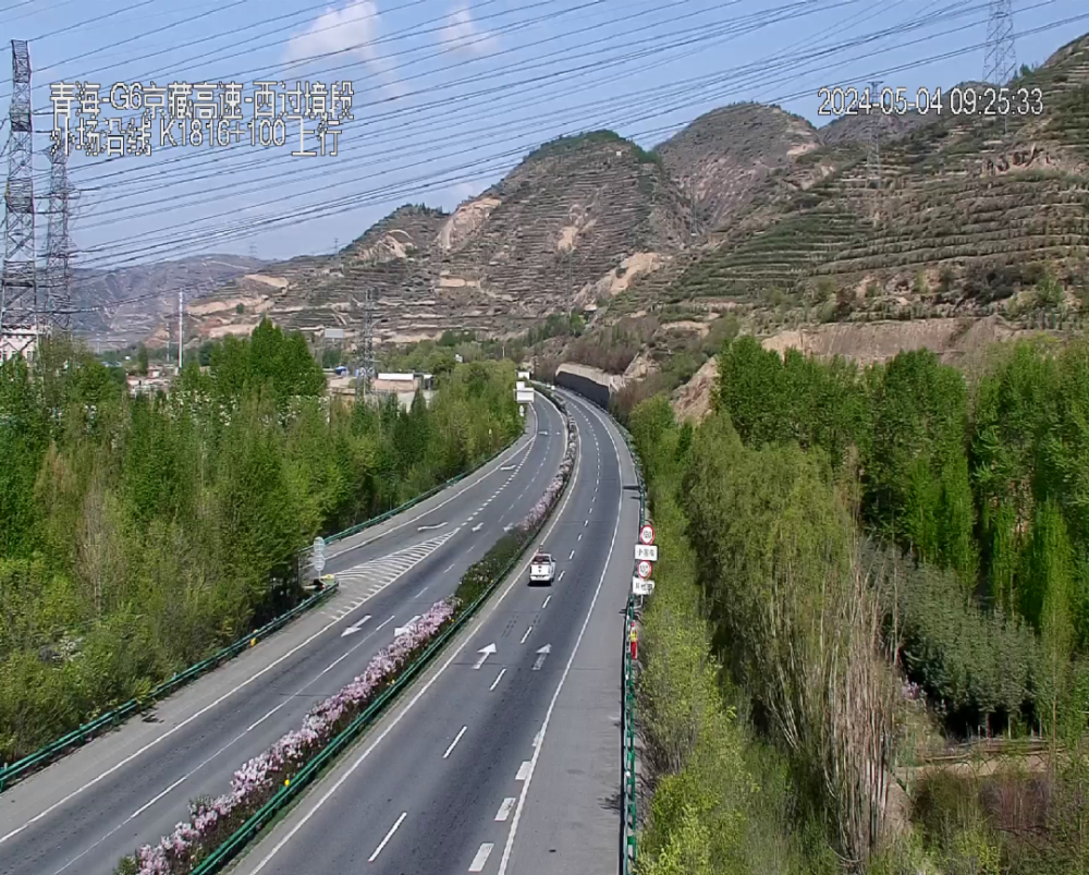 g227国道张孟线(张掖-孟连):阿毛山路段路面积雪.