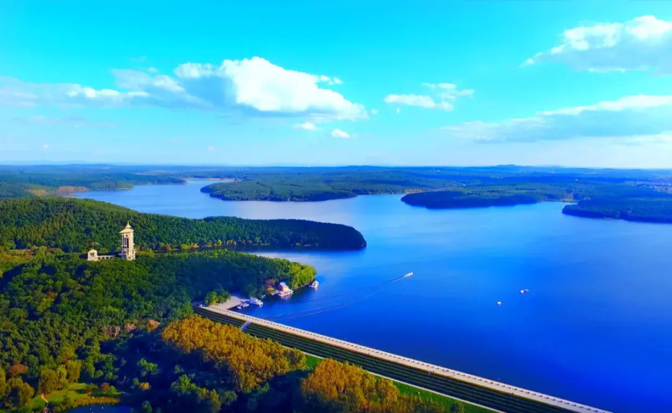 千万元门票免费送,"雪饼猴"空降现场……大学生共创活动明日正式启动!