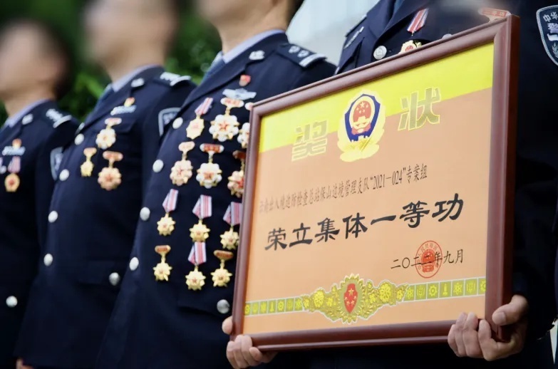 云南省委宣传部授予安晓华,扎巴同志"云岭楷模"称号