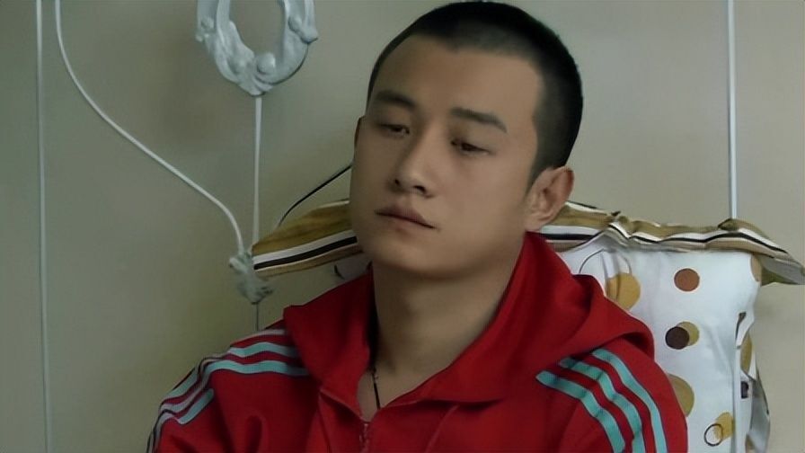 《蜗居》:小贝的那句无心之言,写透了成年男性的隐秘欲望_腾讯新闻