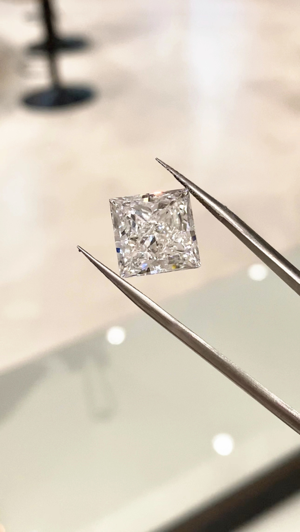 在洛阳共青春洛阳90后女孩回国做钻石10克拉粉钻能卖到30万