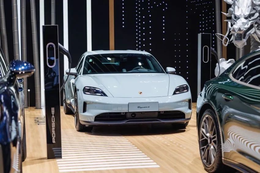 全新纯电动macan与中国专属新款taycan 4首抵粤港澳大湾区车展