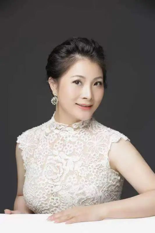 徐蓉上海沪剧院国家一级演员,1992年毕业于上海戏曲学校中国戏剧家