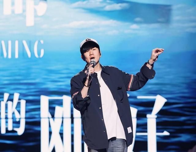 不设限毕业礼晚会:汪苏泷唱错词,林俊杰美依礼芽引发全场大合唱_腾讯