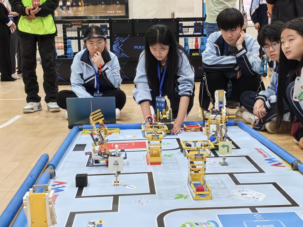 贵阳市第十二届中小学机器人大赛举办