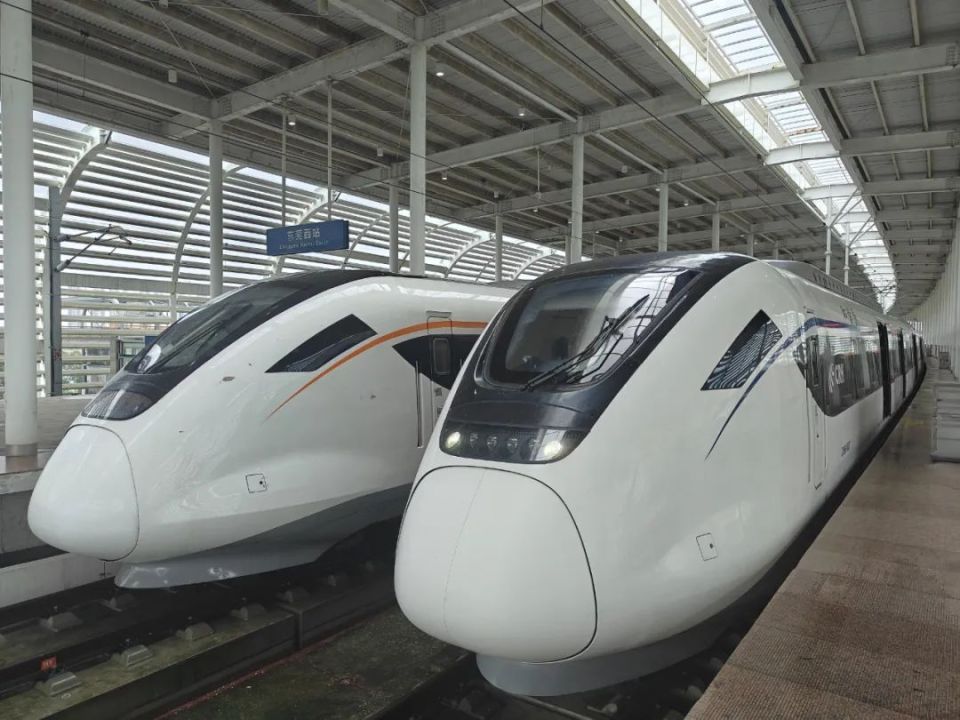 crh6型动车组担当首发列车!"江门智造"驰骋大湾区!