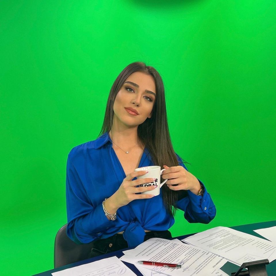 五官精致的土耳其美女记者,沉醉在她的目光中!