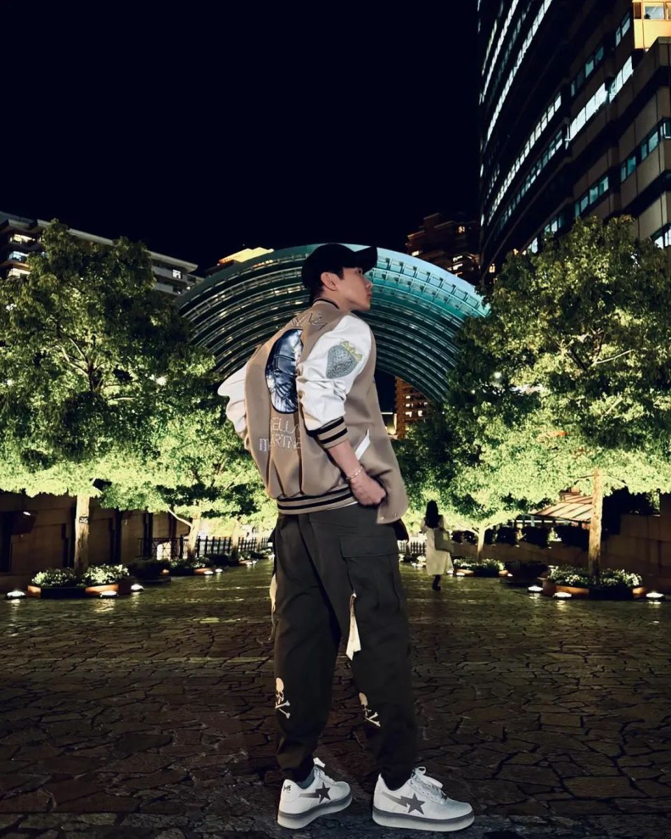 林俊杰疯狂上脚巴黎世家!这身穿搭怎么样?