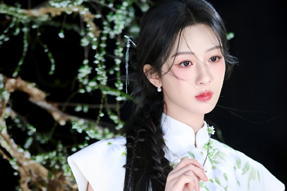 杨紫衣品飙升 绝美民国风穿搭惊艳 难怪都说比杨幂穿的更显洋气