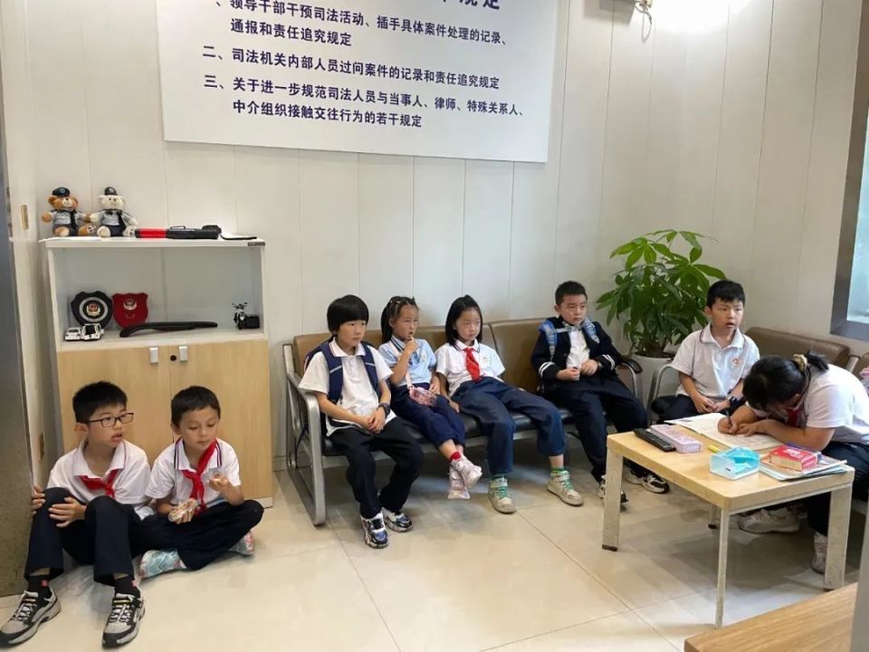 "放学后,我在派出所等你!" │ 新华社点赞兴义市公安局向阳派出所