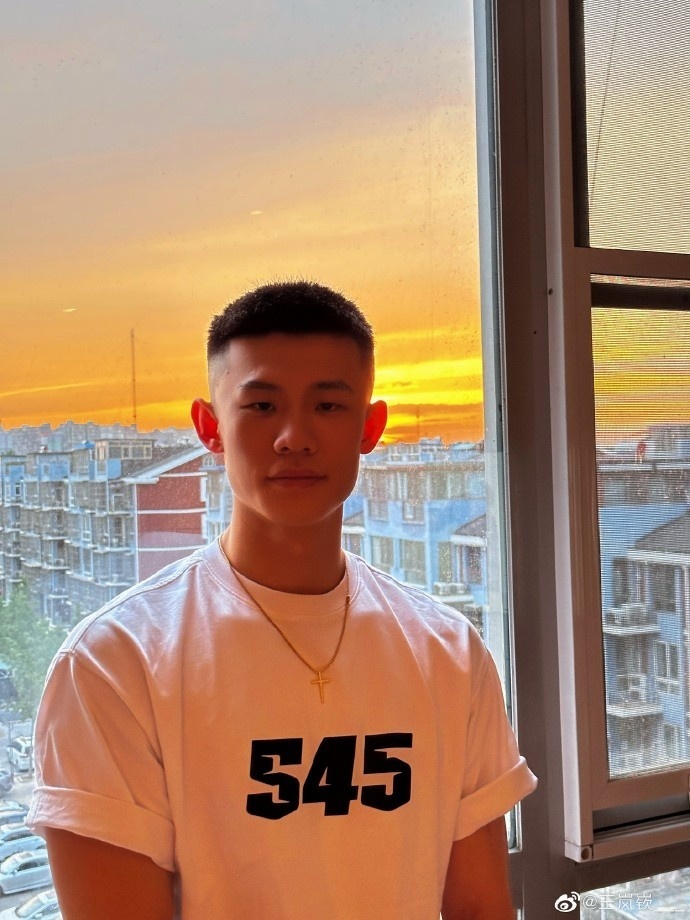 王岚嵚观看cubal八强战:清华!加油!_腾讯新闻