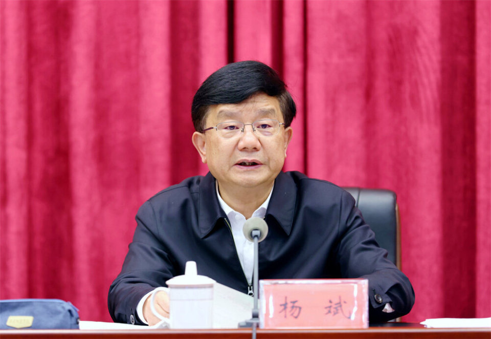 杨斌在全市招商引资工作会议上强调:以干在实处走在前列勇立潮头的