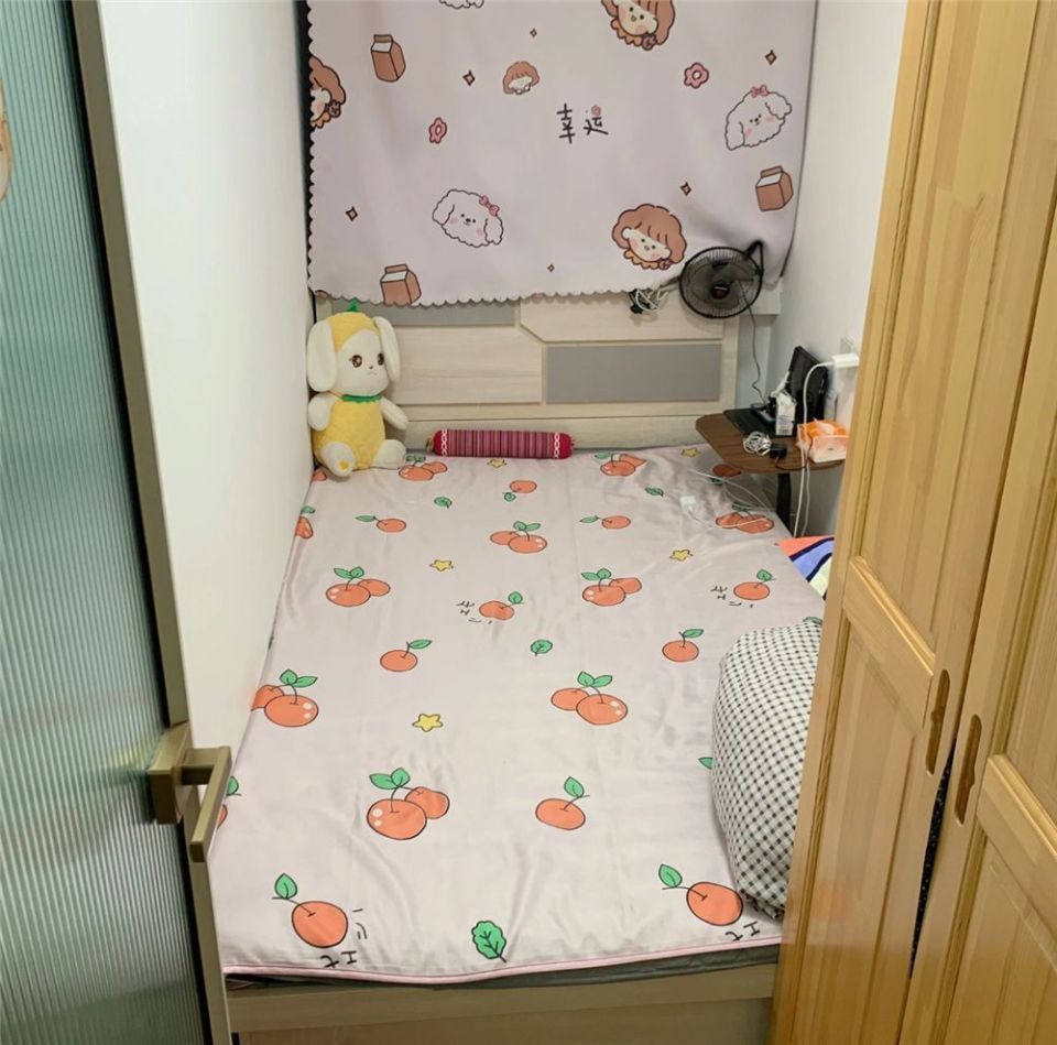 山东女生的30㎡蜗居火了:因将一室切成两室走红,镜像卧室太特别