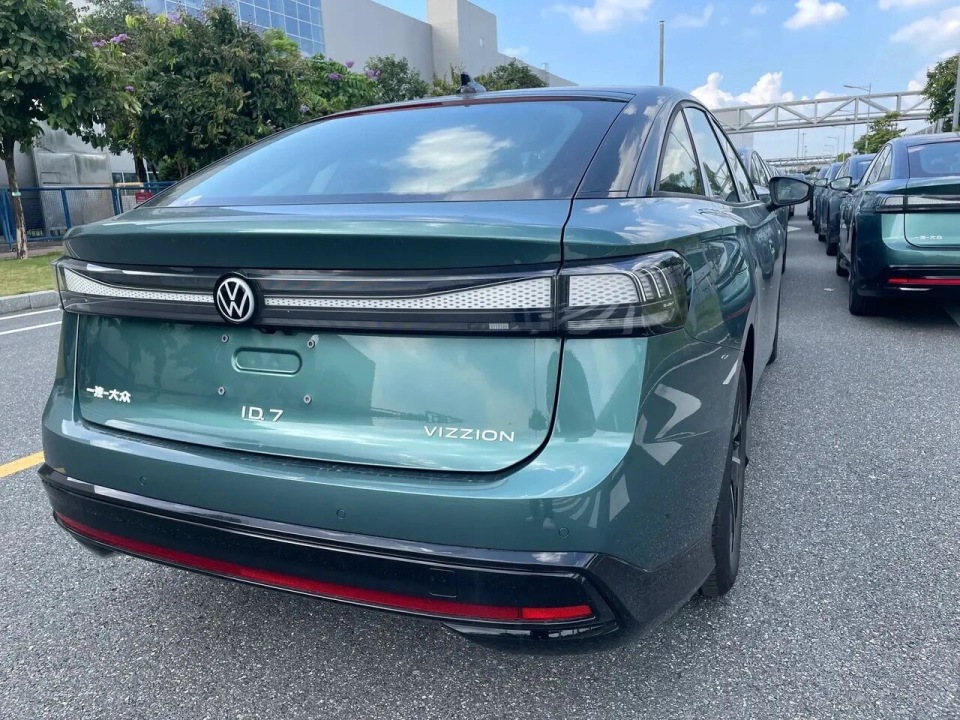 大众id.7实车到店,长近5米 掀背尾门,竞争比亚迪汉