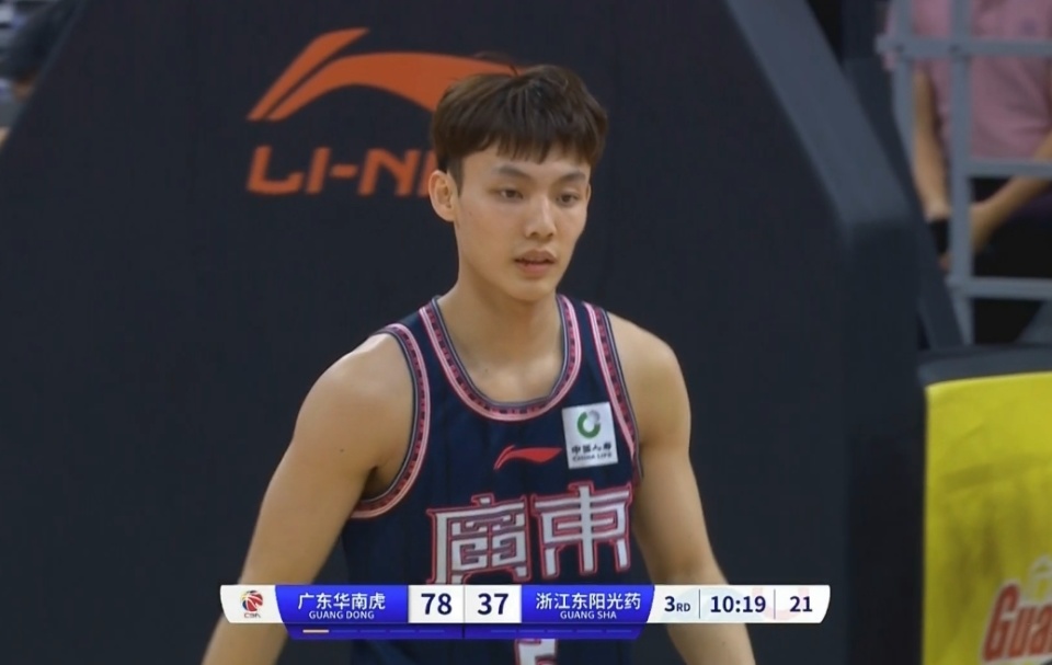 一半垃圾时间!徐杰三分命中后 广东已经领先广厦41分_腾讯新闻