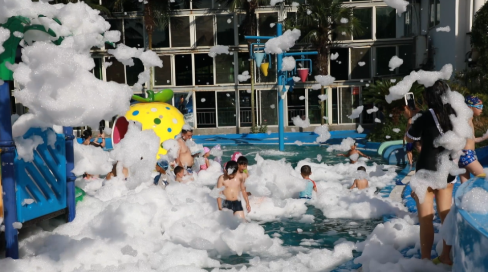 走进龙女温泉水上乐园,扑面而来的清凉让人暑气顿消,海浪池,漂流河等