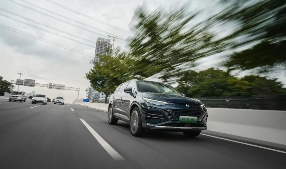 6/7座中大型suv,绿牌插混490匹,油耗不到6.5l?-腾讯新闻