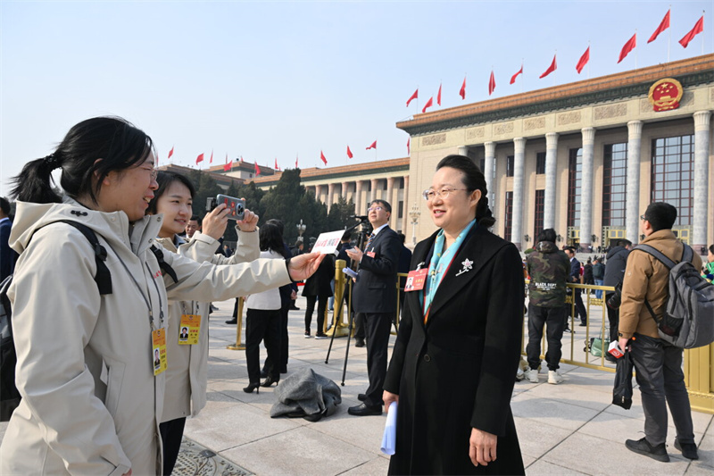 实干作笔绘新卷 又乘春风浩荡时——出席全国两会的