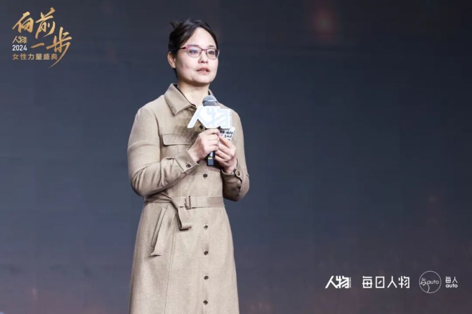 黄灯:每一个二本学生,都离不开家庭全力托举_腾讯新闻