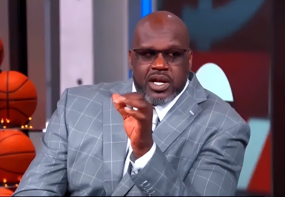 奥尼尔:湖人的季中赛冠军旗帜不是紫金的 只是一个装饰品_腾讯新闻