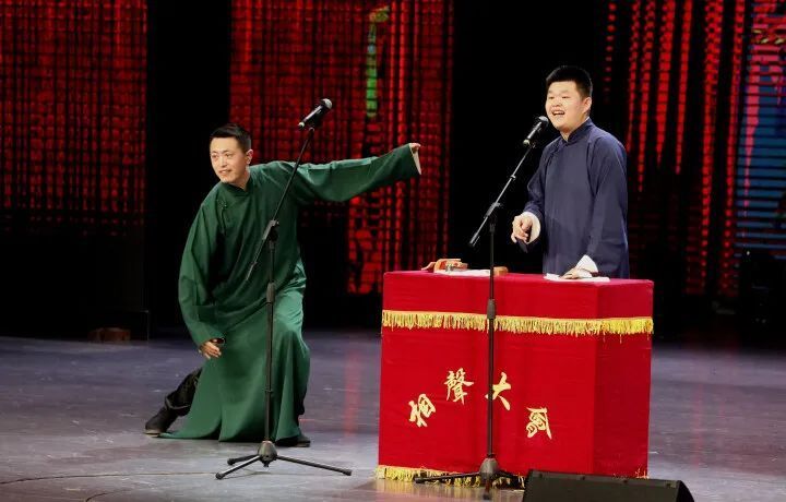 相声:《说学逗唱》  表演者:吕六艺 杨明海"铁岭和怡笑阁都是我的