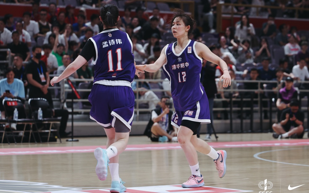 这支高中女篮6年4冠,"撑伞人"韩旭已成后辈榜样