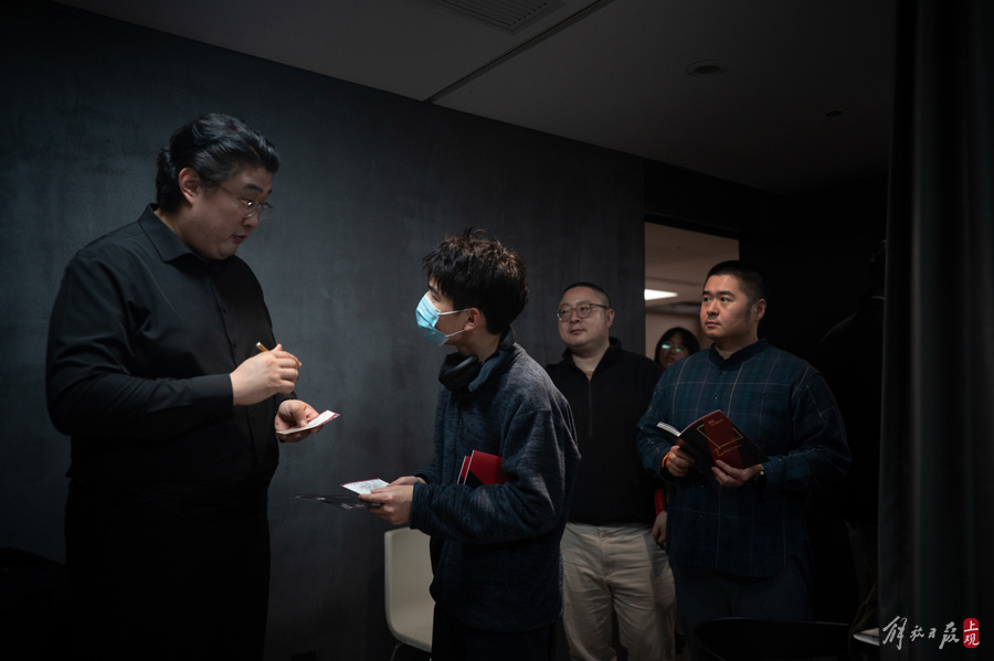 沈洋中国首演《无声之歌》,115分钟不间断唱出美好诗句_腾讯新闻