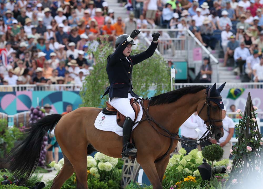 巴黎奥运会丨马术——团体场地障碍大奖赛决赛:英国队
