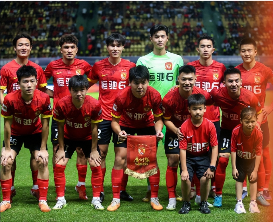 广州队主力月薪仅1.5万元,10年前恒大单场赢球奖轻松破100万