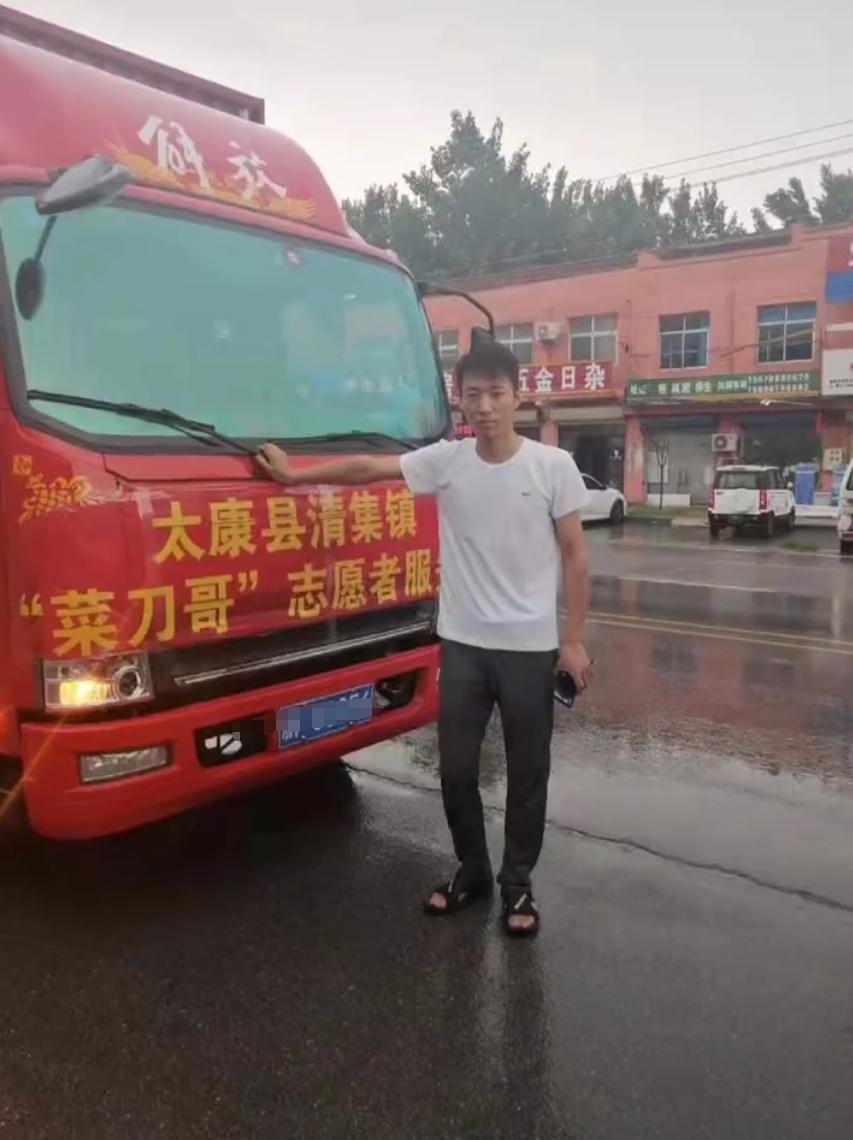 郑州暴雨中砸车救人“菜刀哥”突发疾病进ICU，呼吸心脏骤停病因未知，家属紧急求助