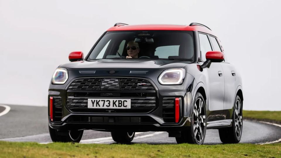 有态度但不便宜,全新mini jcw countryman实车图发布_腾讯新闻