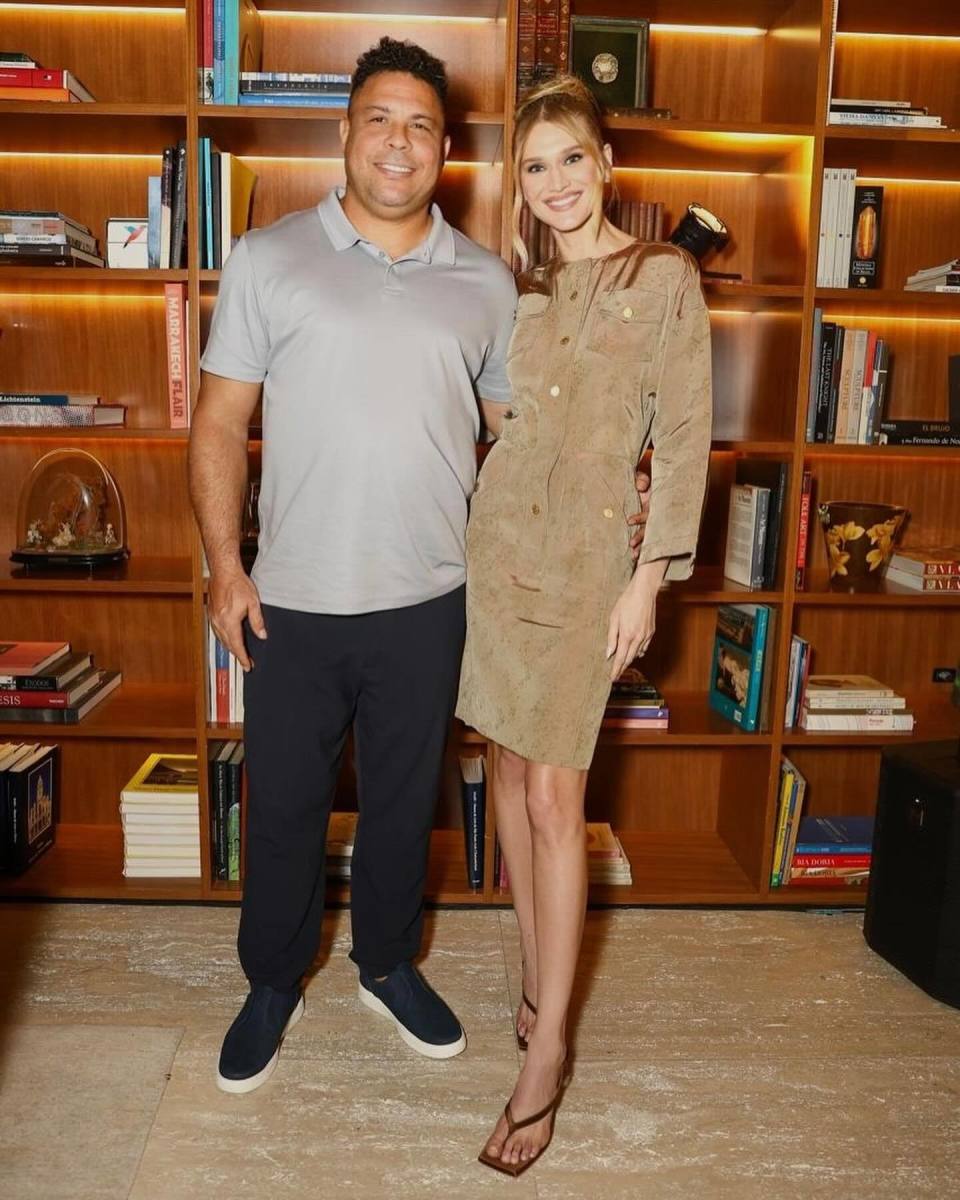 【社交秀】羡煞众人卡卡与妻子拍甜蜜写真,大罗与妻子撒狗粮